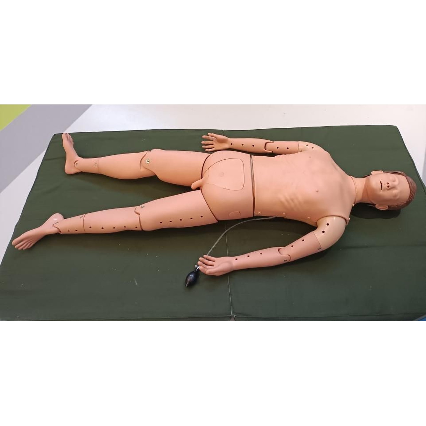 懿模YM-NS110B溺水抢救生命复苏急救模拟人水上救护救生员培训
